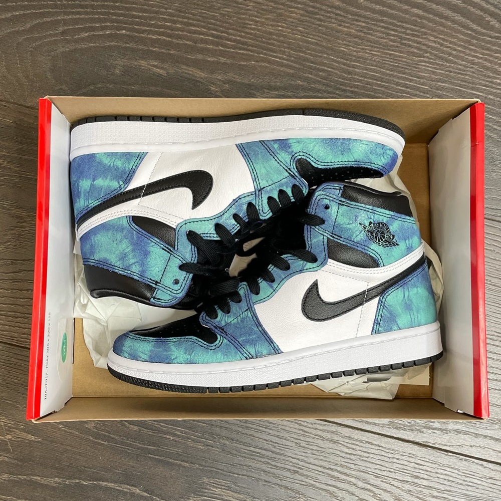 NIKE Women's Air Jordan 1 Retro High OG 'Tie-Dye' - Picture 6 of 12